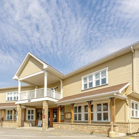 Le Gaspesiana Hotel Sainte-Flavie Bagian luar foto