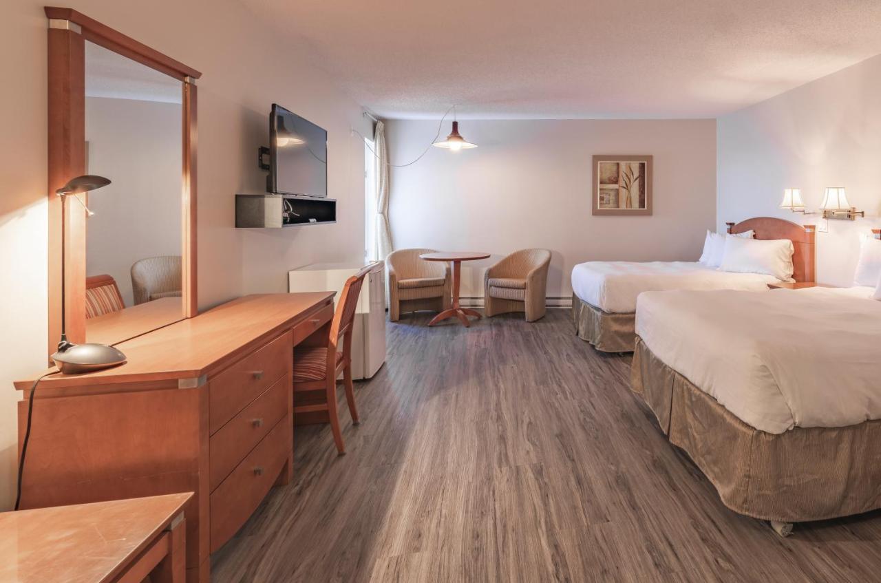 Le Gaspesiana Hotel Sainte-Flavie Bagian luar foto