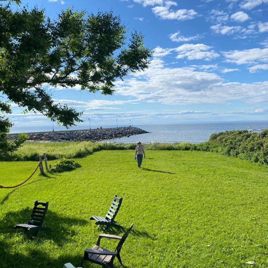 Le Gaspesiana Hotel Sainte-Flavie Bagian luar foto